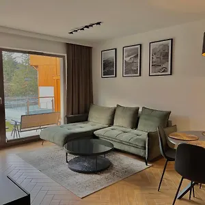 https://modern-stone-hill-apartment.szklarskaporebahotels.net